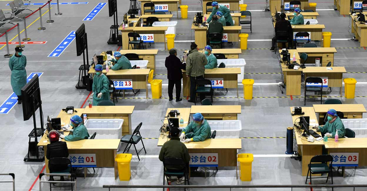 HEALTH-CORONAVIRUS-CHINA Medical workers attend to patients at a makeshift fever clinic inside a gymnasium, amid the coronavirus disease (COVID-19) outbreak in Fuzhou, Fujian province, China December 28, 2022. cnsphoto via REUTERS