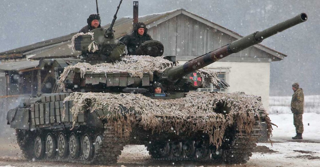 Service members of the Ukrainian Armed Forces drive a tank during military exercises in Kharkiv region, Ukraine February 10, 2022. Photo: Reuters/Vyacheslav Madiyevskyy
