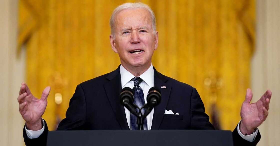 Biden sure Putin will invade Ukraine in days as civilians bussed out US President Joe Biden speaks about the situation in Russia and Ukraine from the White House in Washington, US, February 15, 2022. Photo: Kevin Lamarque/Reuters