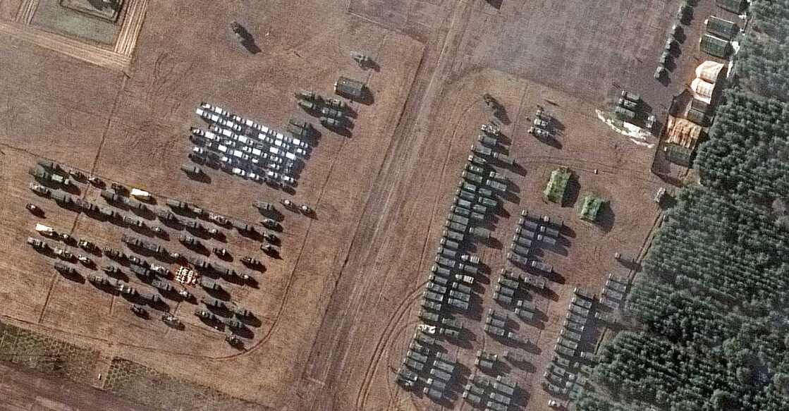 A satellite image shows a close up of assembled vehicles at V D Bolshoy Bokov airfield, near Mazyr, Belarus, February 22, 2022. Photo: Maxar Technologies/Reuters