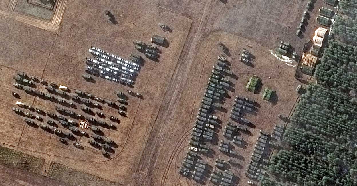 A satellite image shows a close up of assembled vehicles at V D Bolshoy Bokov airfield, near Mazyr, Belarus, February 22, 2022. Photo: Maxar Technologies/Reuters