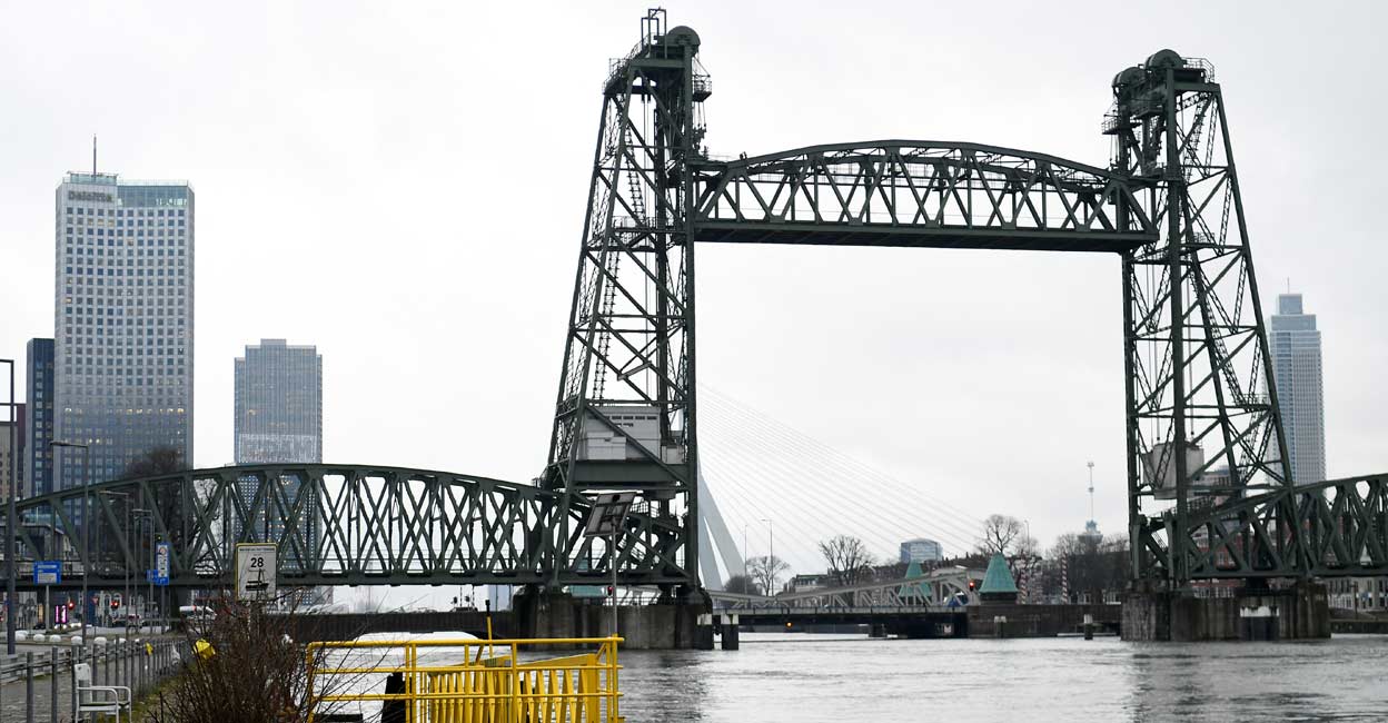 NETHERLANDS-YACHT-BEZOS A general view of "De Hef" in Rotterdam, Netherlands, February 3, 2022. Photo: REUTERS/Piroschka Van De Wouw