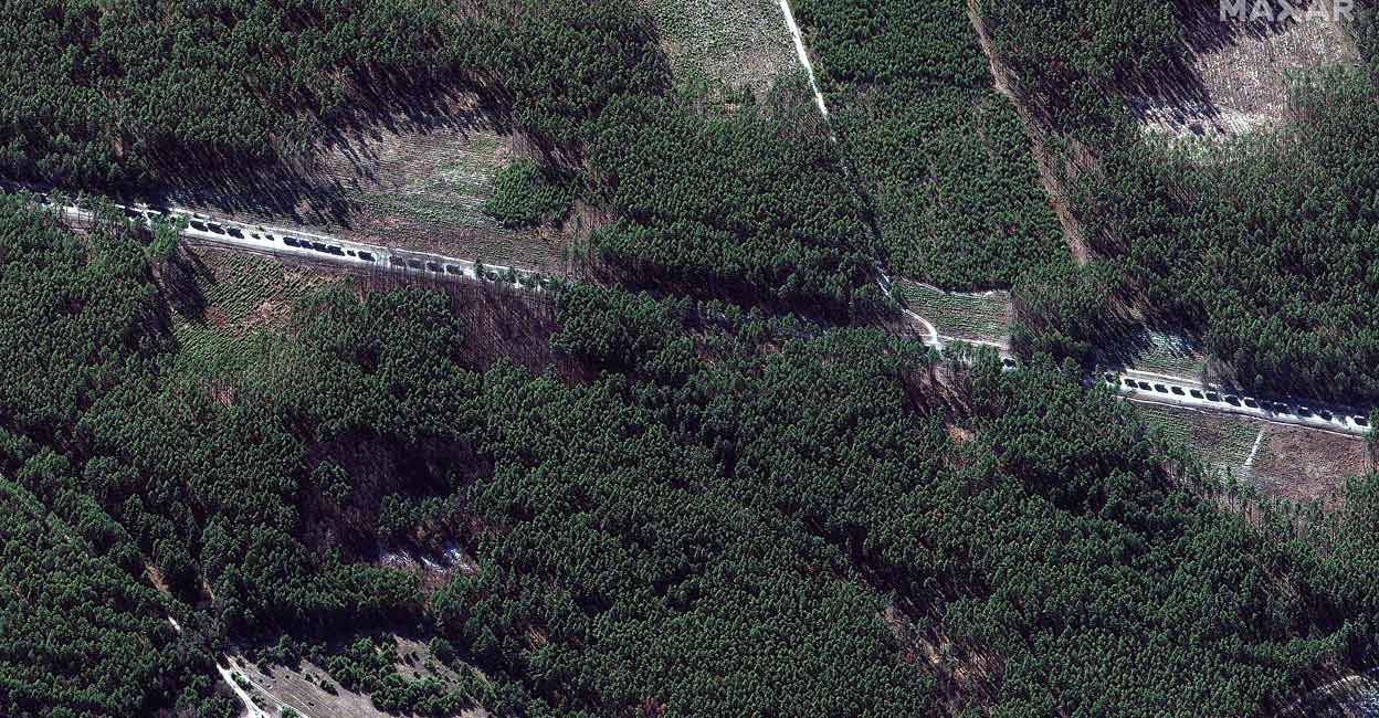 This Maxar satellite image taken and released on February 28, 2022 shows a military convoy along a highway, north of Ivankiv, Ukraine. - According to imagery collected by Maxar, the large military convoy seen north of Kyiv stretches from near Antonov airport in the south to the northern-end of the convoy near Prybirsk.  (Photo by Satellite image 2022 Maxar Technologies / AFP)