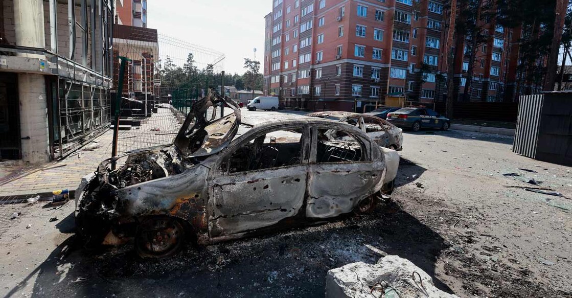 A destroyed car is pictured as Russia's invasion of Ukraine continues, in Irpin, Ukraine March 11, 2022. Photo: Serhii Nuzhnenko/Reuters