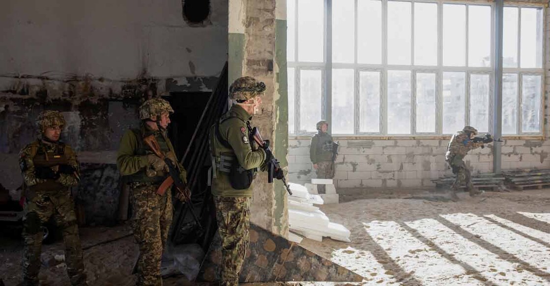 Members of the Territorial Defense Forces participate in training exercises, as Russia's invasion of Ukraine continues, in Kyiv, Ukraine, March 22, 2022. REUTERS/Mikhail Palinchak