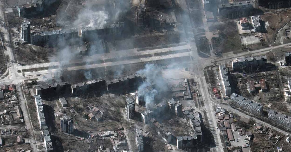 Rescuers work at a site of an industrial building damaged by an airstrike, as Russia's attack on Ukraine continues, in Kyiv, Ukraine, in this handout picture released March 22, 2022. Photo: Press service of the State Emergency Service of Ukraine/Handout via Reuters