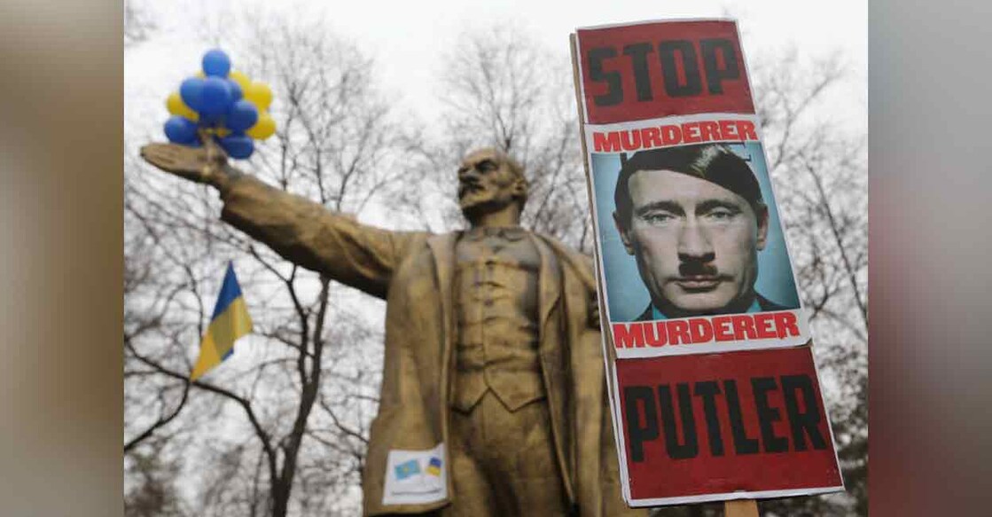 A placard depicting Russian President Vladimir Putin is seen in front of the monument to Soviet state founder Vladimir Lenin during an anti-war protest in support of Ukraine amid Ukraine-Russia conflict, in Almaty, Kazakhstan on Sunday. Photo: Reuters/Pavel Mikheyev