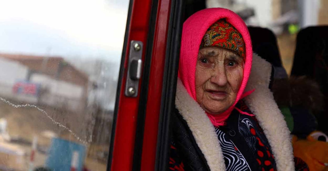 Natasha, 83 years old, who witnessed World War Two, looks out of a shuttle bus after crossing the border from Ukraine to Poland after fleeing from Mykolajiw following the Russian invasion of Ukraine, at the border checkpoint in Medyka, Poland, March 8, 2022. REUTERS/Fabrizio Bensch