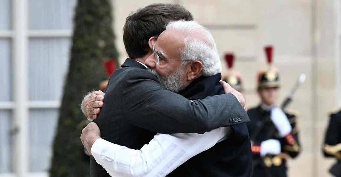 France's President Emmanuel Macron welcomes India's Prime Minister Narendra Modi before a meeting at the Elysee Palace in Paris, France May 4, 2022. Photo: AFP
