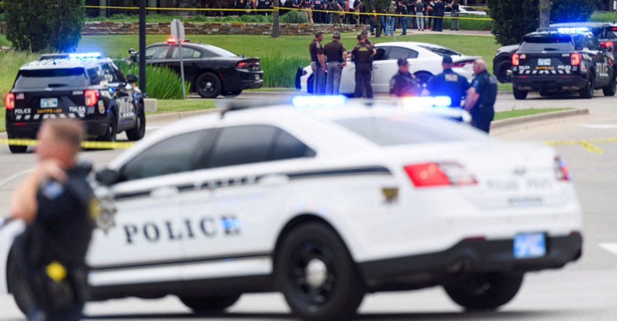 A gun man killed four people and injured many in Tulsa. Photo: Micheal Noble Jr/Reuters