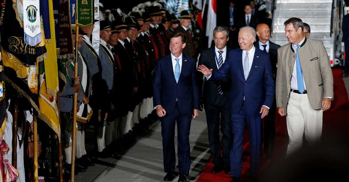 G7 nations ban Russian gold as summit starts under shadow of Ukraine war US President Joe Biden is greeted by Bavaria's State Premier Markus Soeder at Franz-Josef-Strauss airport in Munich ahead of the G7 summit, which will take place in the Bavarian alpine resort of Elmau Castle, Germany, June 25, 2022. Photo: Reuters/Michaela Rehle