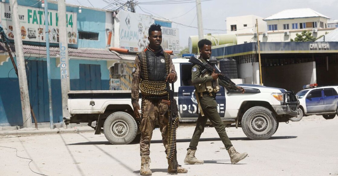 Police officers stand guard near Hayat Hotel, the scene of an al Qaeda-linked al Shabaab group militant attack, in Mogadishu, Somalia August 21, 2022. PHOTO: Reuters/Feisal Omar