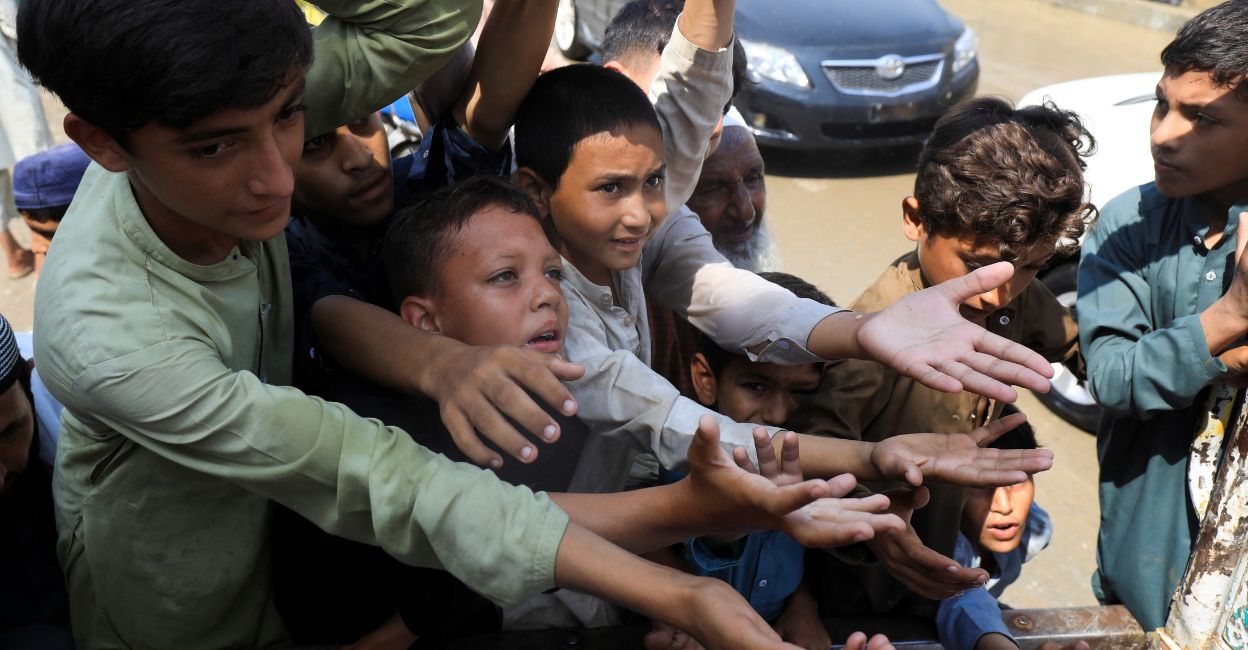 Cataclysmic floods in Pakistan kill 1,100, including 380 children ...