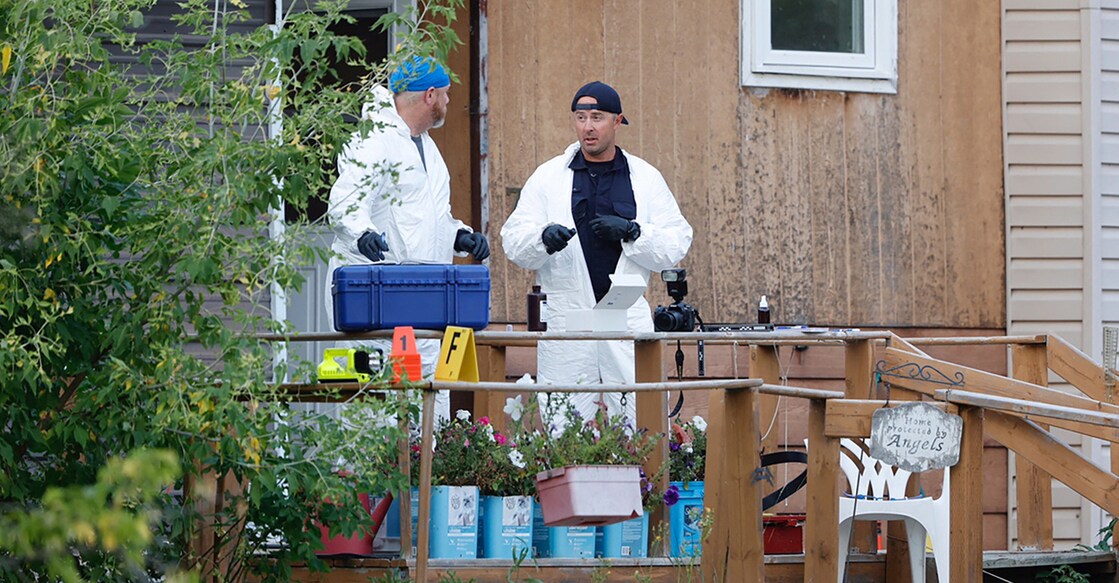A police forensics team investigates a crime scene after multiple people were killed and injured in a stabbing spree in Weldon, Saskatchewan, Canada. September 4, 2022. Photo: REUTERS/David Stobbe