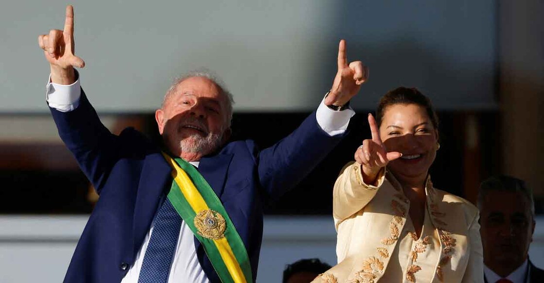 Brazil's President Luiz Inacio Lula da Silva and his wife Rosangela "Janja" da Silva gesture at the Planalto Palace, in Brasilia, Brazil, January 1, 2023. Photo: REUTERS/Adriano Machado