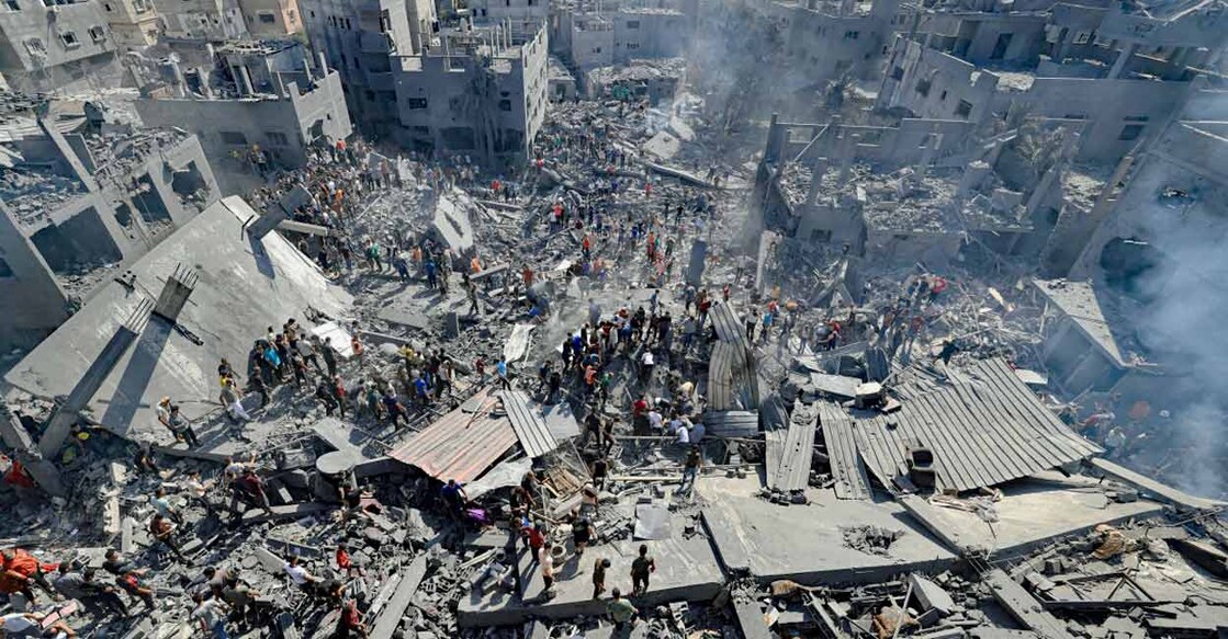 PALESTINIAN-ISRAEL-CONFLICT-GAZA Palestinians search for survivors and the bodies of victims through the rubble of buildings destroyed during Israeli bombardment, in Khan Yunis in the southern Gaza Strip on October 26, 2023. Photo: MAHMUD HAMS / AFP