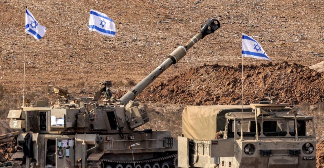 An Israeli army M109 155mm self-propelled howitzer is deployed at a position along the border with the Gaza Strip near Sderot in southern Israel . Photo: AFP
