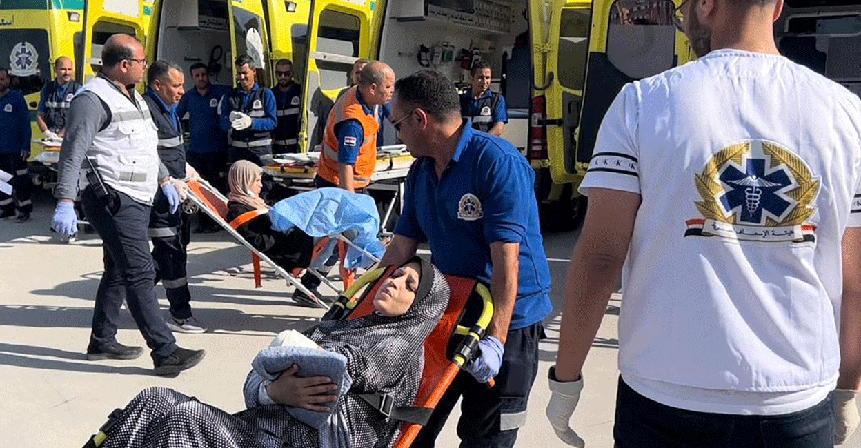 EGYPT-PALESTINIAN-ISRAEL-CONFLICT Egyptian medical staff transfer Palestinian wounded at the Egyptian side of the Rafah border crossing between the Gaza Strip and Egypt on November 10, 2023, amid the ongoing battles between Israel and the militant group Hamas. Photo: AFP