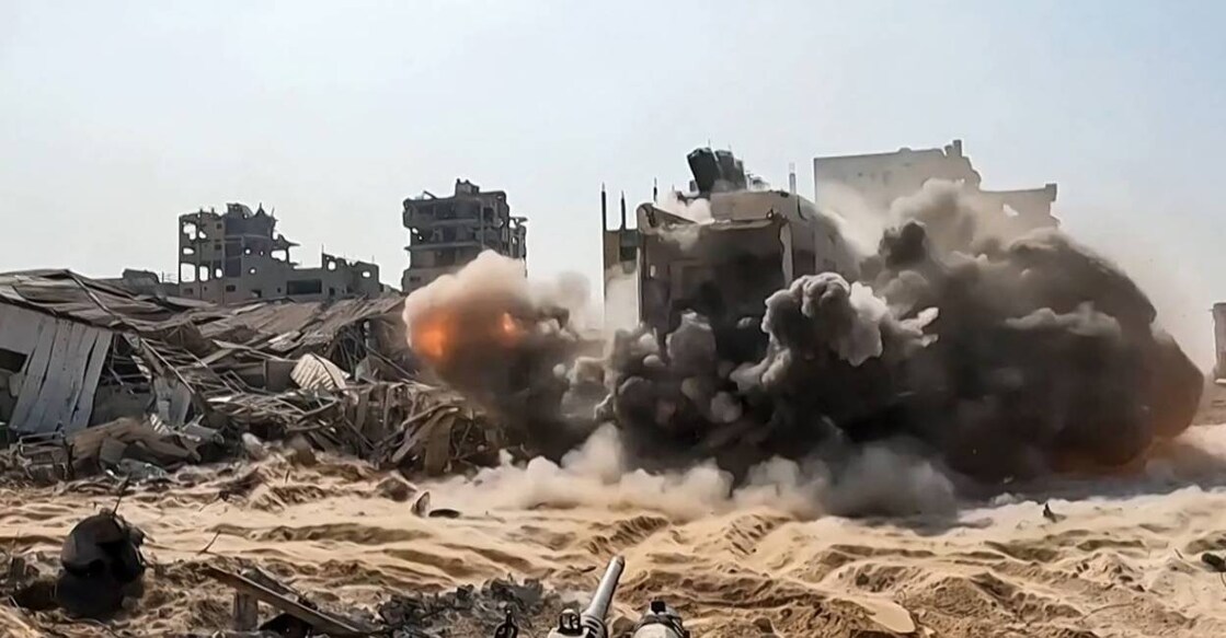 An Israel gun firing at a building inside the Gaza Strip.. Photo: AFP