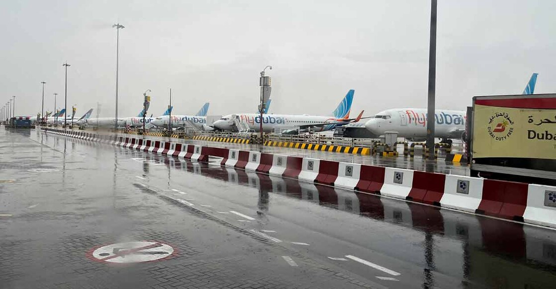 A general view from inside a bus of flydubai aircraft at Dubai International Airport, Dubai, United Arab Emirates November 17, 2023.  Photo: REUTERS/Alexander Cornwell