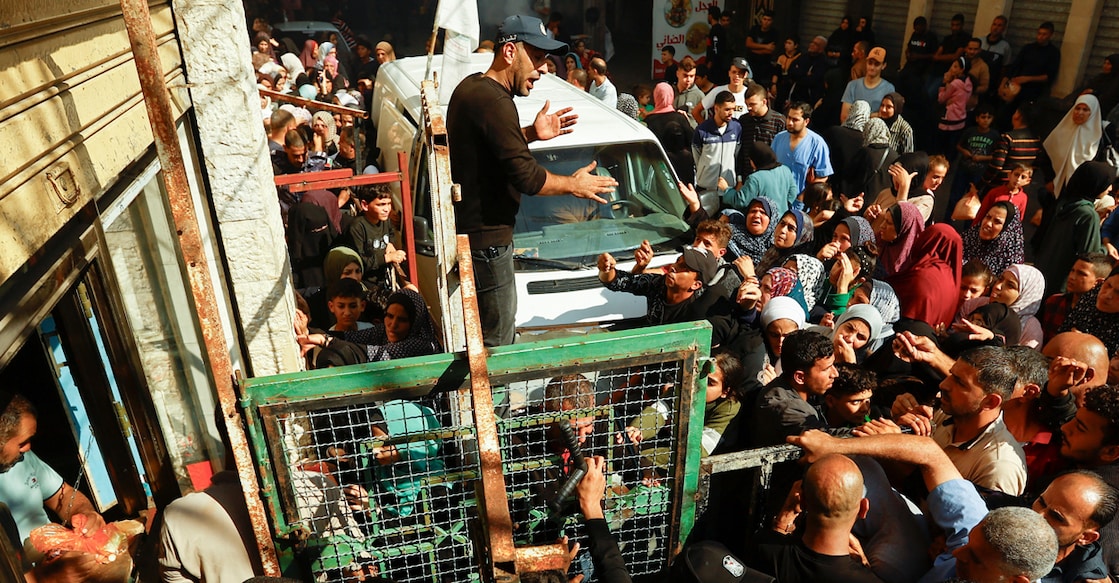 ISRAEL-PALESTINIANS Palestinians queue as they wait to buy bread from a bakery, amid shortages of food supplies and fuel. Photo: Reuters