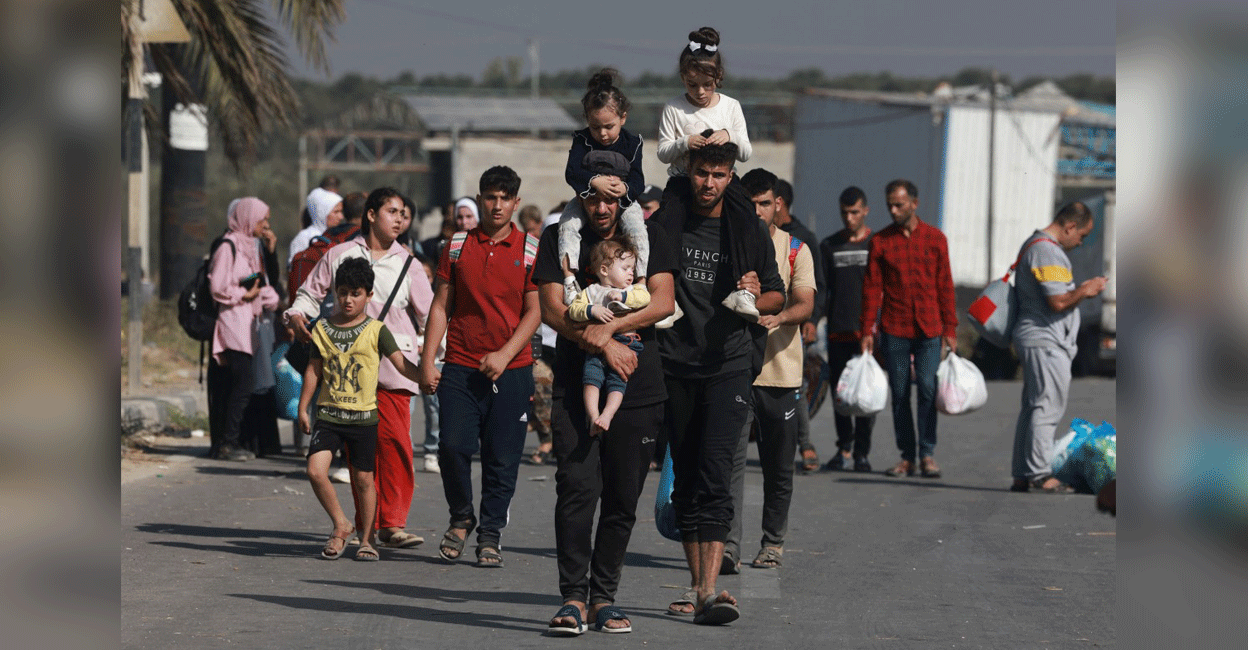 Palestinians fleeing Gaza City and other parts of northern Gaza towards the southern areas, walk on a road on November 8, 2023 amid the ongoing battles between Israel and the Palestinian Islamist group Hamas. Photo: AFP/Mohammed Abed