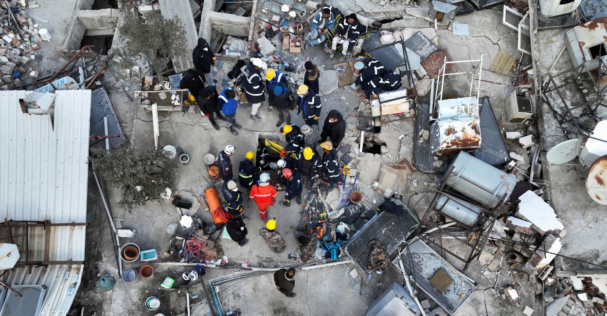 turkey-quake-new-1 Rescuers try to free a child trapped under the rubble, following the deadly earthquake in Hatay, Turkey, February 10, 2023. Photo: Reuters