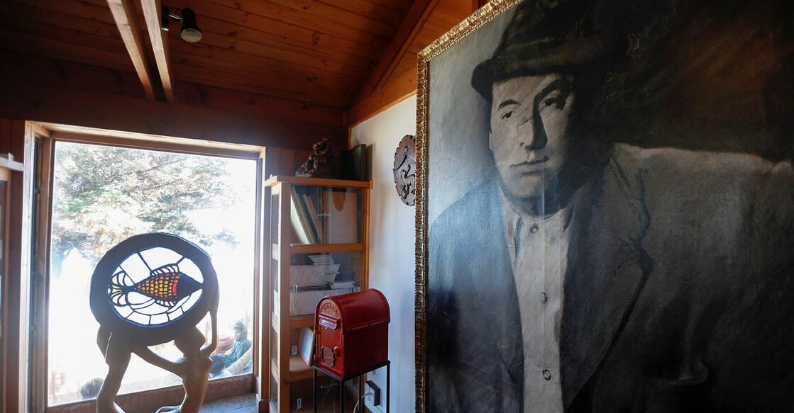 A picture of Chilean poet and Nobel laureate Pablo Neruda is seen inside his museum house in the coastal sector of Isla Negra, Chile, April 26, 2016. Picture taken April 26, 2016. Photo: REUTERS/Rodrigo Garrido