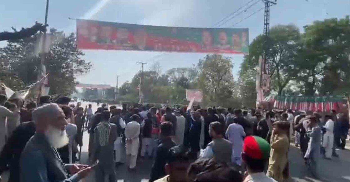 Clashes erupted between police and PTI workers when the former approached Khan's residence to arrest him. Photo: Twitter, @BaniGalaUpdates