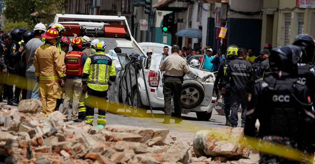 A damaged car and rubble from a house affected by the earthquake are pictured in Cuenca, Ecuador on March 18, 2023. Photo: Reuters/Rafa Idrovo Espinoza