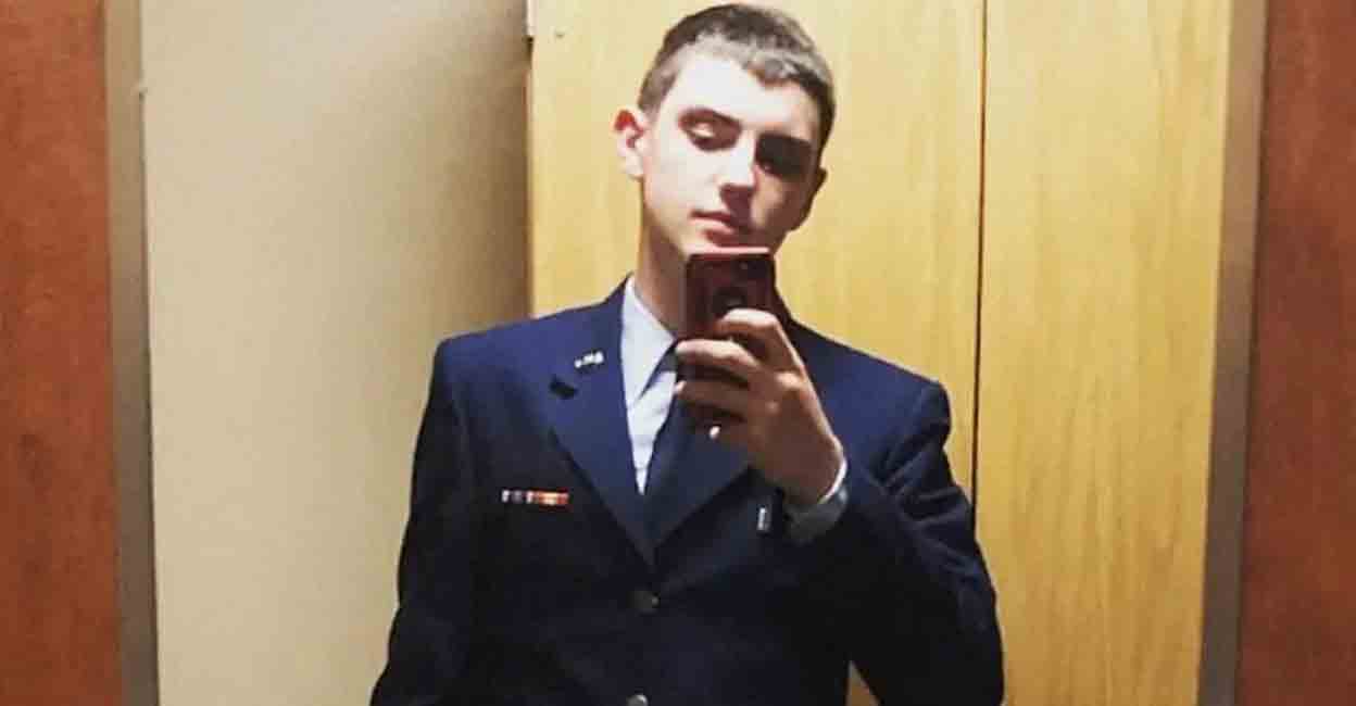 USA-INTEL-LEAK An undated picture shows Jack Douglas Teixeira, a 21-year-old member of the U.S. Air National Guard, who was arrested by the FBI, over his alleged involvement in leaks online of classified documents, posing for a selfie at an unidentified location. Social Media Website/via Reuters