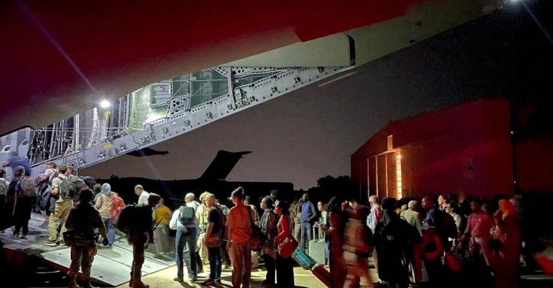 Saudi evacuates people from war-torn Sudan. Photo: Reuters