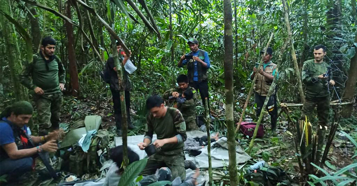 amazon-main Colombian military soldiers attend to child survivors from a Cessna 206 plane that crashed on May 1 in the jungles of Caqueta, in limits between Caqueta and Guaviare, in this handout photo released on June 9, 2023. Photo: Colombian Military Forces/Handout via REUTERS