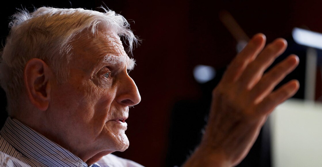 John B. Goodenough, 2019 Nobel Prize in Chemistry winner, gestures during a news conference at the Royal Society in London, Britain October 9, 2019. REUTERS/Peter Nicholls/File Photo 