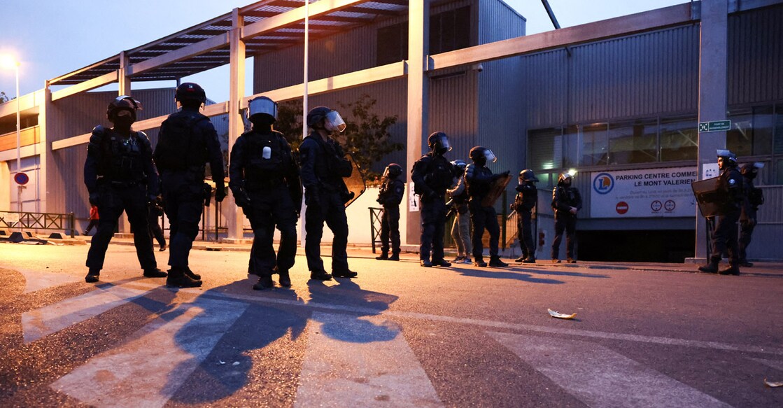 French police secure the district after the death of Nahel, a 17-year-old teenager killed by a French police officer during a traffic stop, in Nanterre, France, on June 28, 2023. Photo: REUTERS/ Stephanie Lecocq