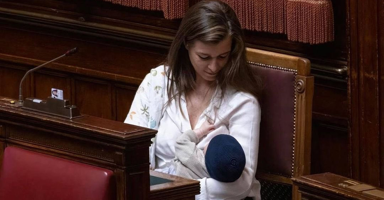 gilda-sportiello-breastfeeding-parliament Gilda Sportiello breastfeeds her son Federico in the Chamber of Deputies. Photo: Twitter/@iacopo_melio