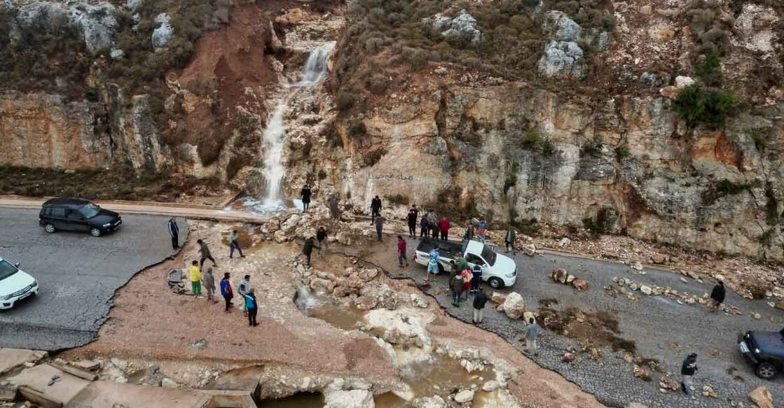 People are stuck on a road as a powerful storm and heavy rainfall hit Shahhat city, Libya. Photo: REUTERS/Ali Al-Saadi. 