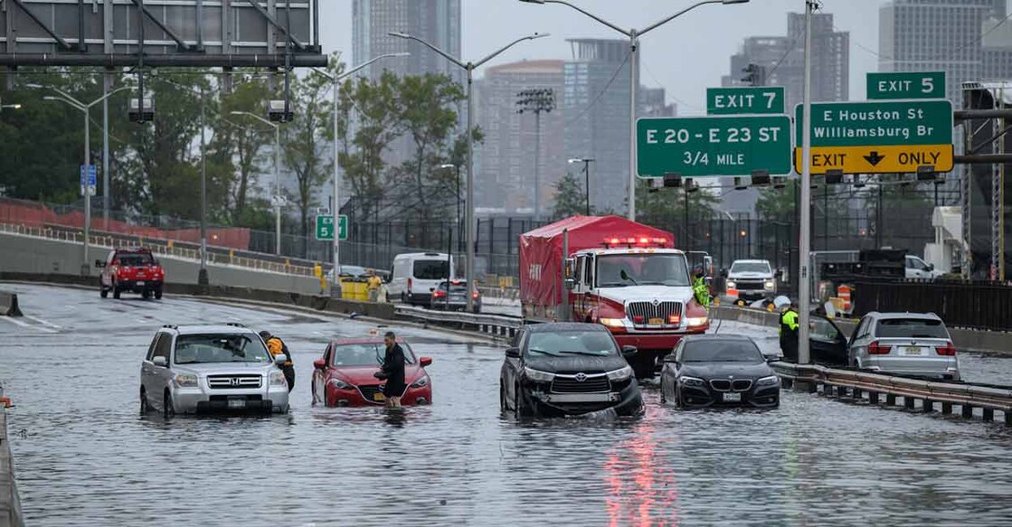 Cars in floodwater on the FDR highway in Manhattan, New York on September 29, 2023.  Photo: Ed JONES / AFP