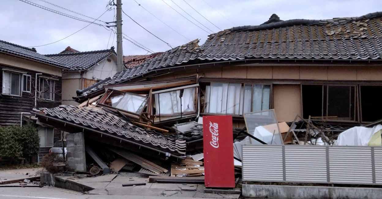 JAPAN-QUAKE/ Collapsed torii gate caused by an earthquake is seen at Onohiyoshi Shrine in Kanazawa, Ishikawa prefecture, Japan January 1, 2024, in this photo released by Kyodo. Photo: Kyodo via REUTERS