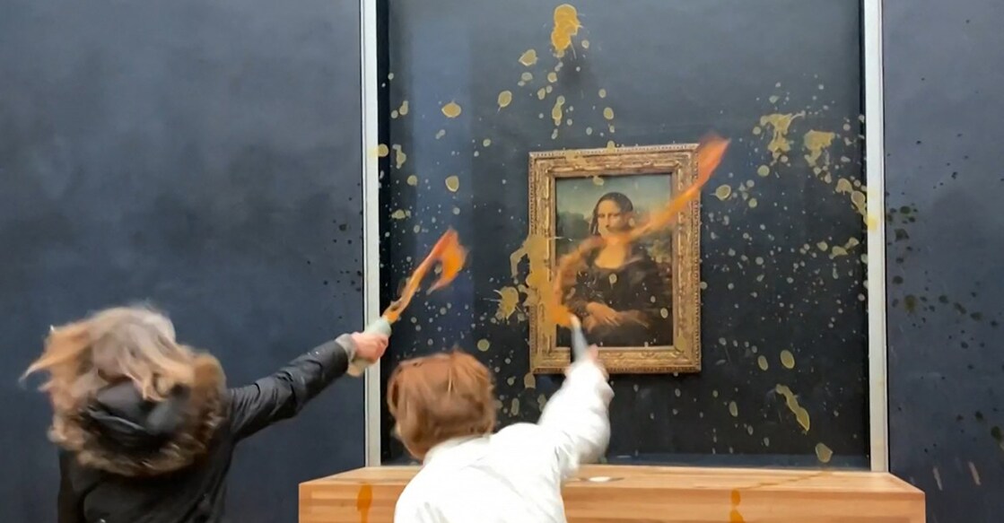 Two protesters hurled soup at the bullet-proof glass protecting Leonardo da Vinci's "Mona Lisa", demanding the right to "healthy and sustainable food". Photo: AFP