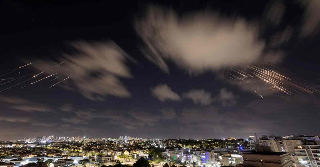 ISRAEL-PALESTINIANS-LEBANON Israel's Iron Dome anti-missile system intercepts rockets, as seen from Ashkelon, Israel, October 1, 2024. Photo: REUTERS/Amir Cohen