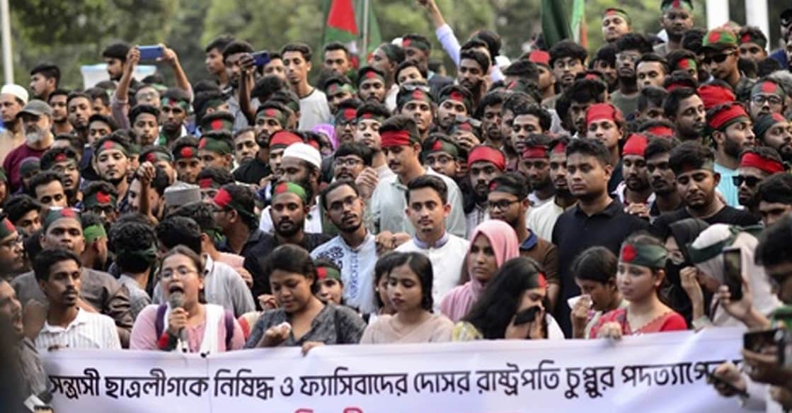 Protesters in Bangladesh Photo: PTI 