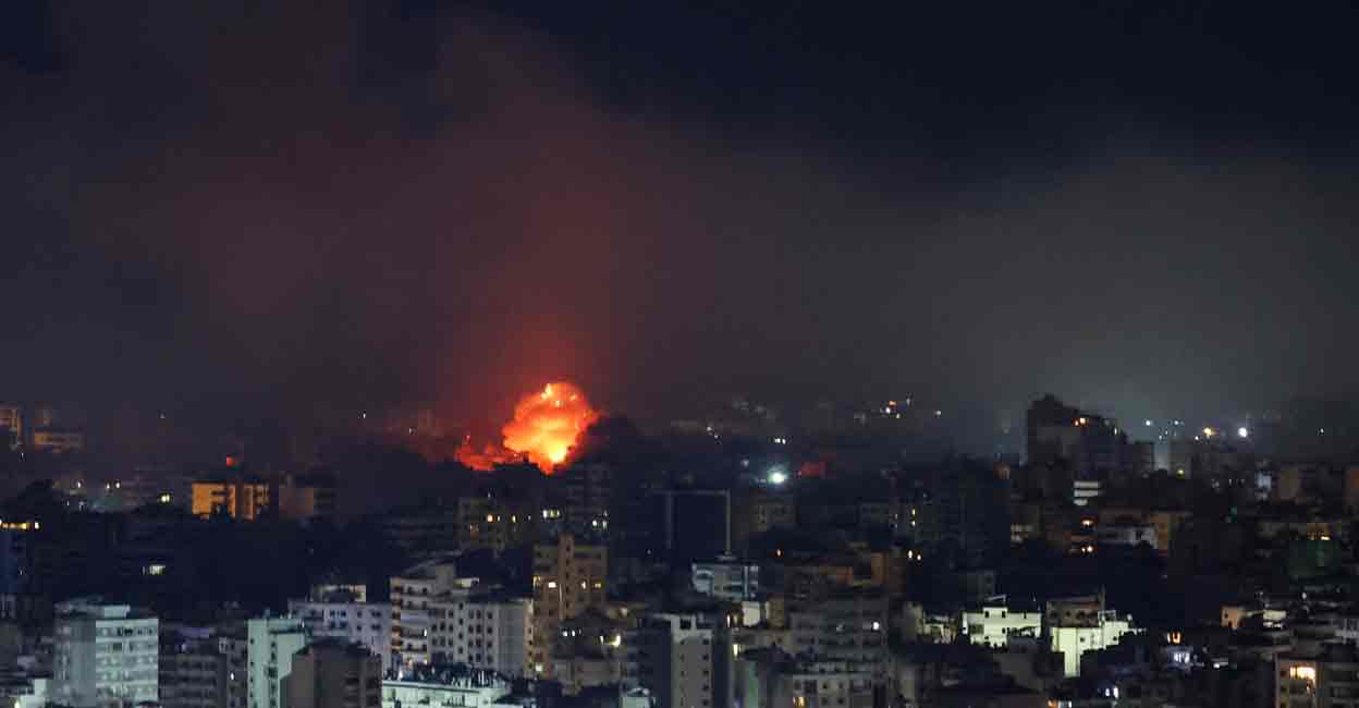 Fire and smoke rise over Beirut's southern suburbs after a strike, amid ongoing hostilities between Hezbollah and Israeli forces, as seen from Sin El Fil, Lebanon, October 3, 2024. Photo: REUTERS/Amr Abdallah Dalsh