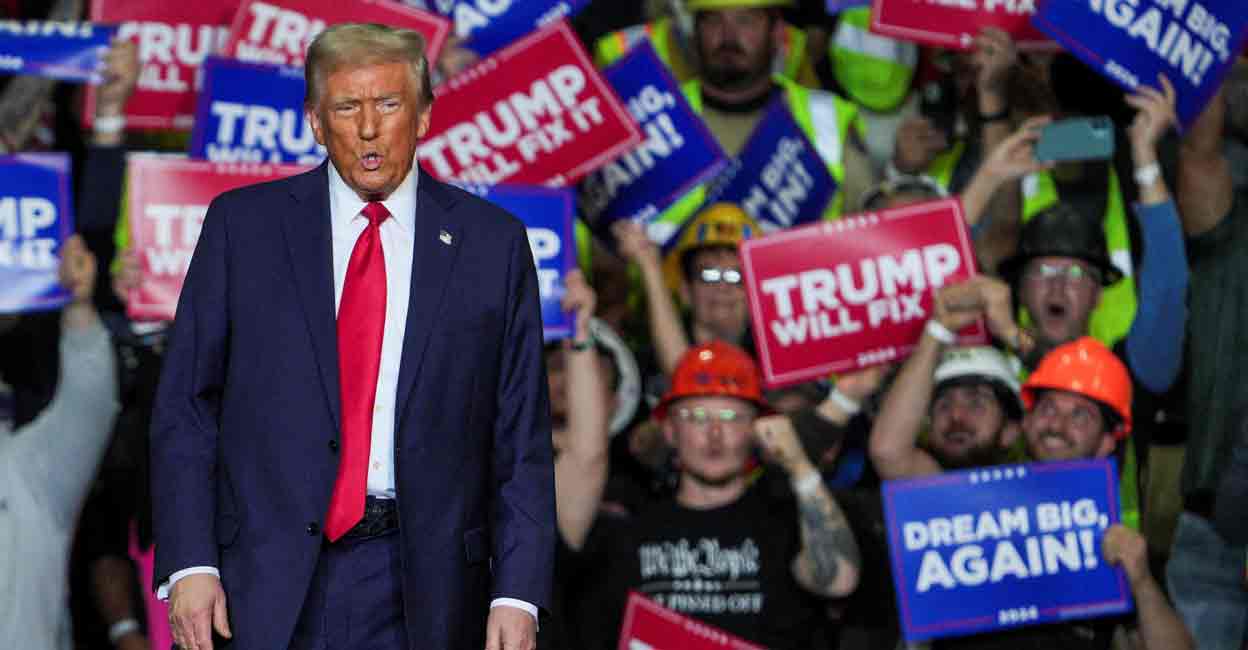 Republican presidential nominee and former U.S. President Donald Trump attends a campaign rally at PPG Paints Arena in Pittsburgh, Pennsylvania, U.S., November 4, 2024. Photo: REUTERS/Jeenah Moon