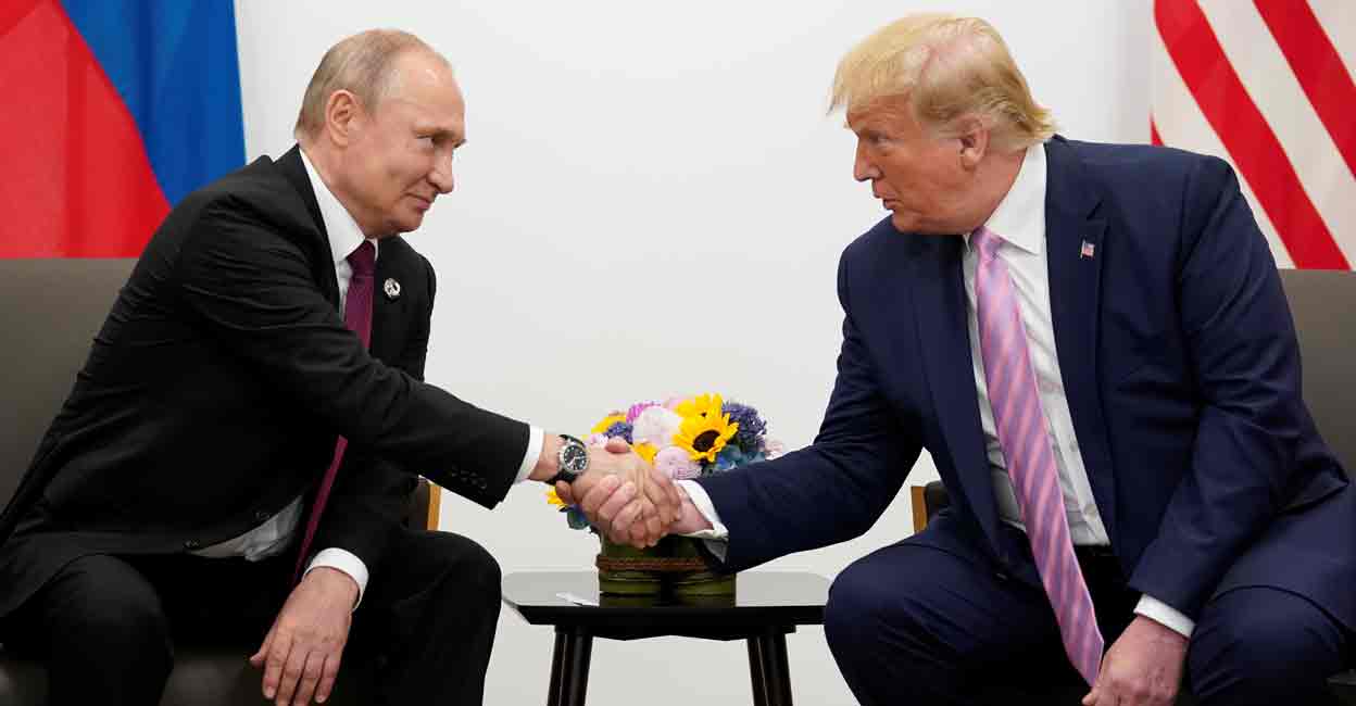 Russia's President Vladimir Putin and U.S. President Donald Trump shake hands during a bilateral meeting at the G20 leaders summit in Osaka, Japan, June 28, 2019. File Photo: REUTERS/Kevin Lamarque