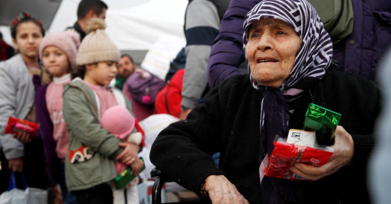 Syrian migrants wait to cross into Syria, after Syrian rebels ousted President Bashar al-Assad, at Cilvegozu border gate in Hatay province, Turkey. Photo: Reuters