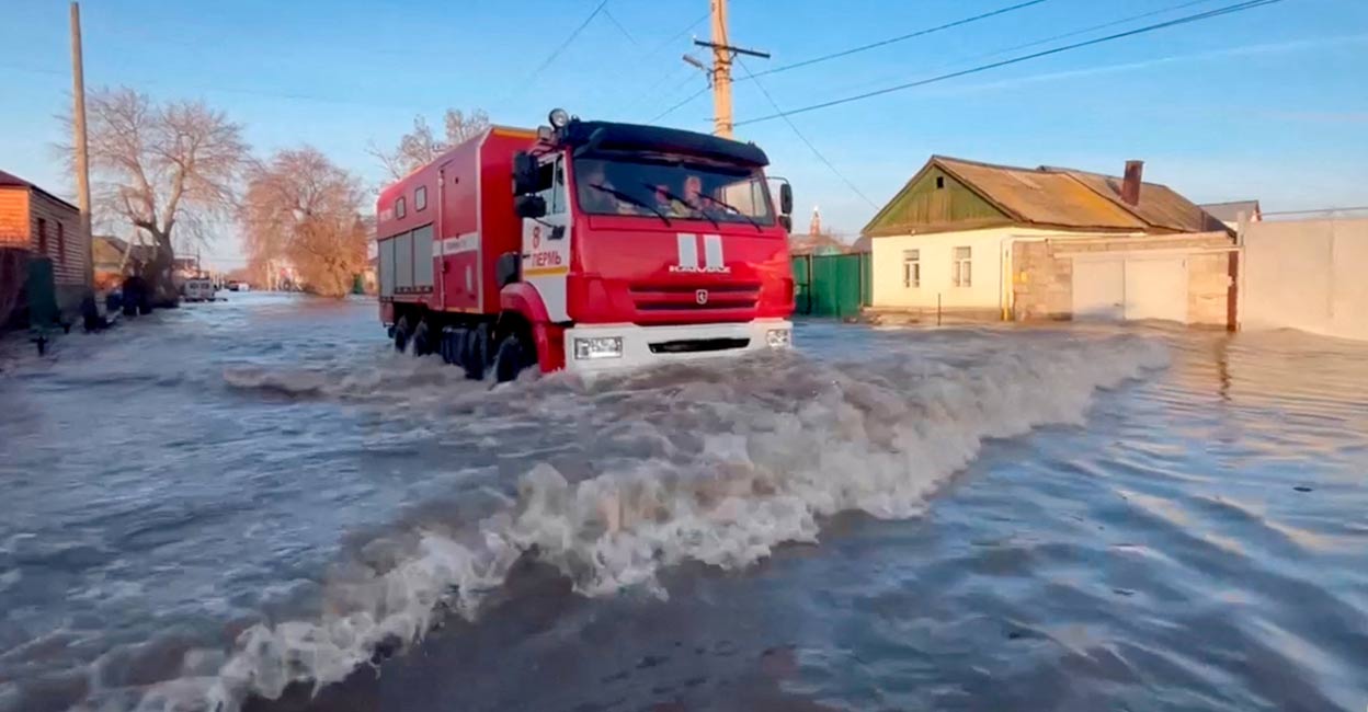 russia-flood-ls Rescuers drive in a flooded residential area in the city of Orsk, Russia. Photo: Reuters.
