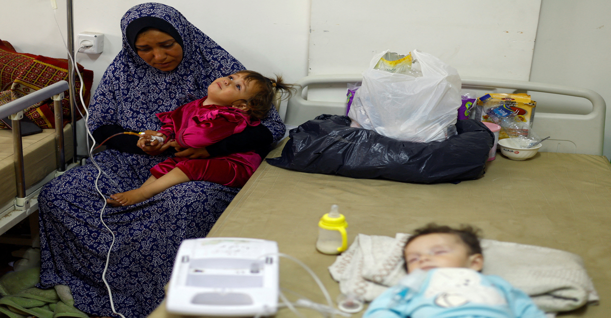 ISRAEL-PALESTINIANS Palestinian children suffering from malnutrition receive treatment at al-Awda health centre. Photo: Reuters/Mohammed Salem.