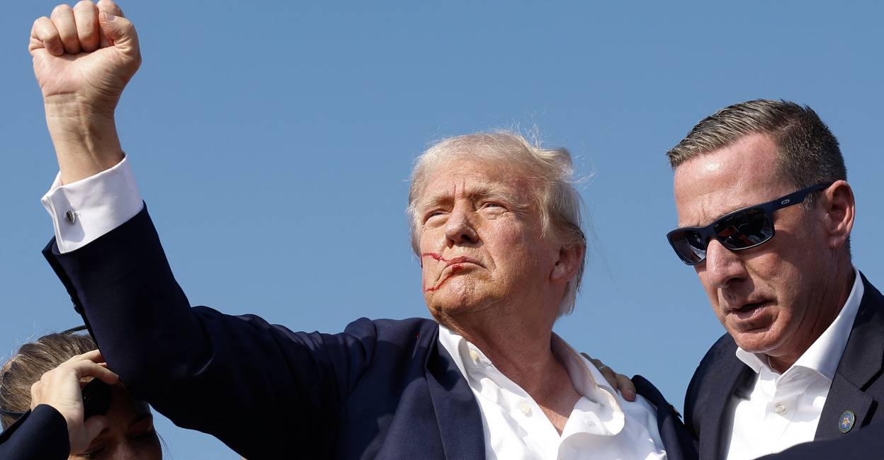 Donald Trump pumps his fist as he is rushed offstage following an assasination attempt during a rally on July 13, 2024 in Butler, Pennsylvania. Photo: AFP