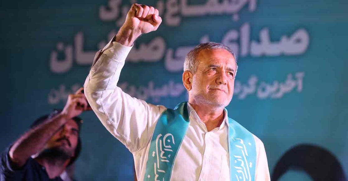IRAN-ELECTION Iranian presidential candidate Masoud Pezeshkian waves during a campaign event in Tehran, Iran, July 3, 2024. File Photo: Majid Asgaripour/WANA (West Asia News Agency) via REUTERS